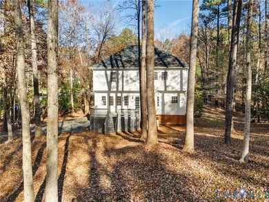 This family loved raising their kids on this quiet cul de sac in on Highlands Golfers Club in Virginia - for sale on GolfHomes.com, golf home, golf lot