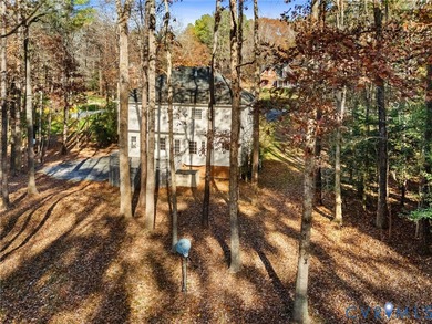 This family loved raising their kids on this quiet cul de sac in on Highlands Golfers Club in Virginia - for sale on GolfHomes.com, golf home, golf lot