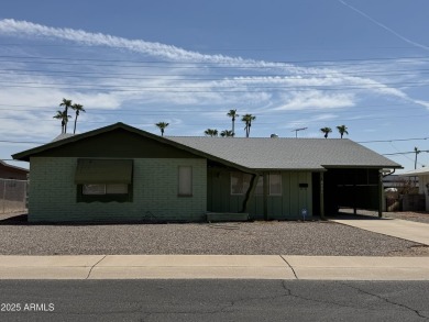 Charming 2 bedroom, 1.75 bath home with 1,514 sq ft in Sun on Sun City South Golf Course in Arizona - for sale on GolfHomes.com, golf home, golf lot