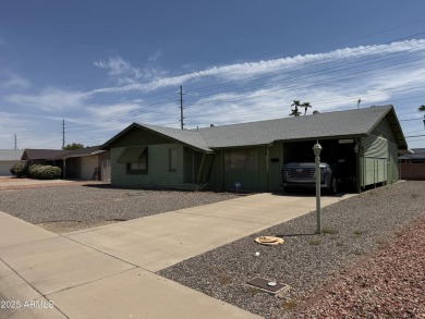 Charming 2 bedroom, 1.75 bath home with 1,514 sq ft in Sun on Sun City South Golf Course in Arizona - for sale on GolfHomes.com, golf home, golf lot