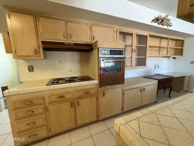 Charming 2 bedroom, 1.75 bath home with 1,514 sq ft in Sun on Sun City South Golf Course in Arizona - for sale on GolfHomes.com, golf home, golf lot