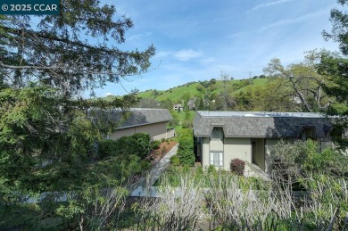 Charming Corner Unit Kentfield model in Rossmoor with fully on Rossmoor Golf Course in California - for sale on GolfHomes.com, golf home, golf lot