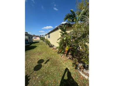 PRICED TO SELL! - $1,500 AGENT REFFERAL BONUS to any agent on Golden Lakes Golf Course in Florida - for sale on GolfHomes.com, golf home, golf lot