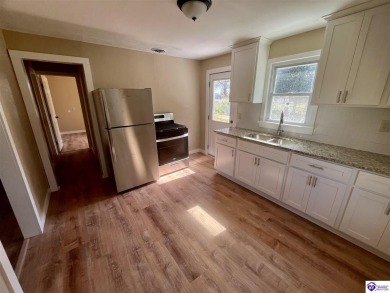 AFFORDABLE HOME 2 bed room 1 bath house with updates. seller on Elizabethtown Municipal Par-3 in Kentucky - for sale on GolfHomes.com, golf home, golf lot
