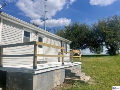 AFFORDABLE HOME 2 bed room 1 bath house with updates. seller on Elizabethtown Municipal Par-3 in Kentucky - for sale on GolfHomes.com, golf home, golf lot