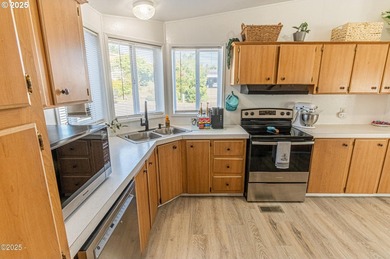 Located in the highly desirable Sun Ridge by the Lake community on Chinook Winds Golf Resort in Oregon - for sale on GolfHomes.com, golf home, golf lot