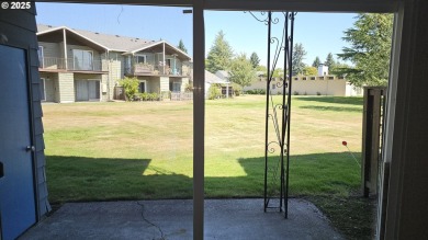 Wonderful property with air conditioning and a swimming pool on Gresham Golf Course in Oregon - for sale on GolfHomes.com, golf home, golf lot