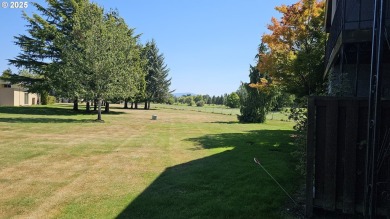 Wonderful property with air conditioning and a swimming pool on Gresham Golf Course in Oregon - for sale on GolfHomes.com, golf home, golf lot