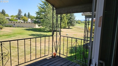 Wonderful property with air conditioning and a swimming pool on Gresham Golf Course in Oregon - for sale on GolfHomes.com, golf home, golf lot