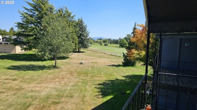 Wonderful property with air conditioning and a swimming pool on Gresham Golf Course in Oregon - for sale on GolfHomes.com, golf home, golf lot