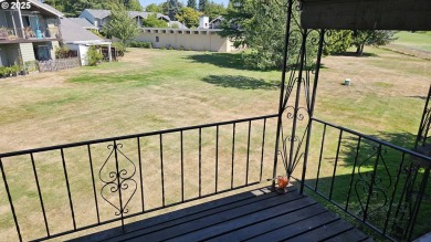 Wonderful property with air conditioning and a swimming pool on Gresham Golf Course in Oregon - for sale on GolfHomes.com, golf home, golf lot