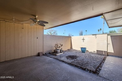 Lovely 2-bedroom, 2-bathroom, 1.5 car garage end unit in Lipan on Sun City Lakes West and East in Arizona - for sale on GolfHomes.com, golf home, golf lot