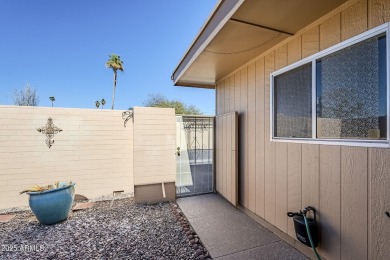 Lovely 2-bedroom, 2-bathroom, 1.5 car garage end unit in Lipan on Sun City Lakes West and East in Arizona - for sale on GolfHomes.com, golf home, golf lot