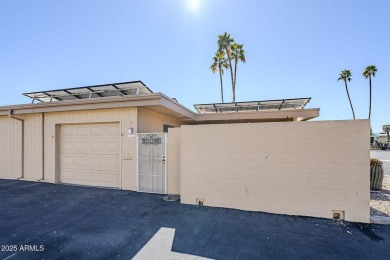 Lovely 2-bedroom, 2-bathroom, 1.5 car garage end unit in Lipan on Sun City Lakes West and East in Arizona - for sale on GolfHomes.com, golf home, golf lot