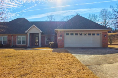 Beautifully maintained townhome nestled in a quiet golf course on Greystone Country Club in Arkansas - for sale on GolfHomes.com, golf home, golf lot