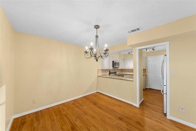 Beautiful end-unit townhome in the gated Lakeside Village on Lakeside Village Golf Course in Texas - for sale on GolfHomes.com, golf home, golf lot