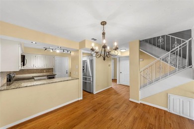 Beautiful end-unit townhome in the gated Lakeside Village on Lakeside Village Golf Course in Texas - for sale on GolfHomes.com, golf home, golf lot