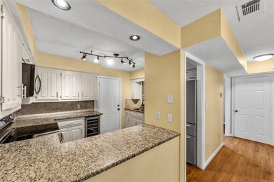 Beautiful end-unit townhome in the gated Lakeside Village on Lakeside Village Golf Course in Texas - for sale on GolfHomes.com, golf home, golf lot