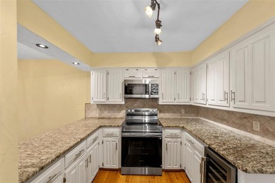 Beautiful end-unit townhome in the gated Lakeside Village on Lakeside Village Golf Course in Texas - for sale on GolfHomes.com, golf home, golf lot