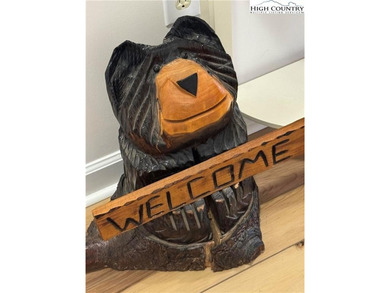 Fully furnished and completely redone! Amazing long range ski on Sugar Mountain Golf Course in North Carolina - for sale on GolfHomes.com, golf home, golf lot