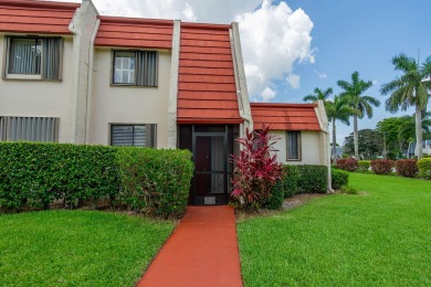 End unit 3BR/2BA two-story furnished townhome at Fountains CC, a on Fountains Golf and Country Club in Florida - for sale on GolfHomes.com, golf home, golf lot