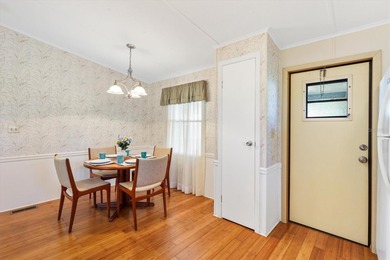 The beautiful weather is here, you should be too! This adorable on El Diablo Executive Golf Course in Florida - for sale on GolfHomes.com, golf home, golf lot