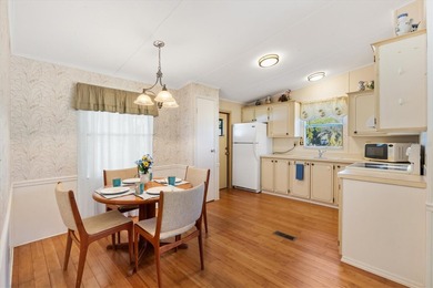 The beautiful weather is here, you should be too! This adorable on El Diablo Executive Golf Course in Florida - for sale on GolfHomes.com, golf home, golf lot