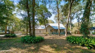 Charming 3-Bedroom Home with Bonus Room on a Beautiful Wooded on Palatka Golf Club in Florida - for sale on GolfHomes.com, golf home, golf lot