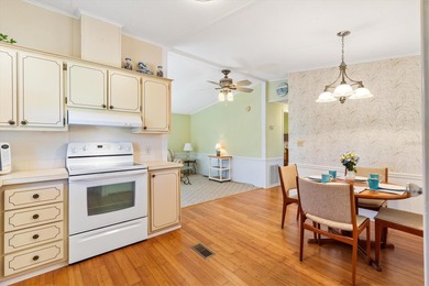 The beautiful weather is here, you should be too! This adorable on El Diablo Executive Golf Course in Florida - for sale on GolfHomes.com, golf home, golf lot