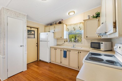 The beautiful weather is here, you should be too! This adorable on El Diablo Executive Golf Course in Florida - for sale on GolfHomes.com, golf home, golf lot