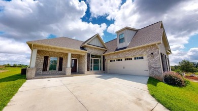 Like-new brick home of 2,672 square feet, located in the on Headland Country Club in Alabama - for sale on GolfHomes.com, golf home, golf lot
