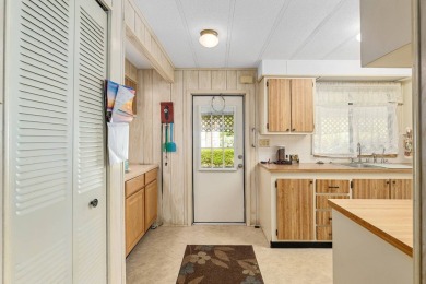 Price Just Dropped - Seller's Ready to Deal!   FINANCING on Ocala Palms Golf and Country Club in Florida - for sale on GolfHomes.com, golf home, golf lot