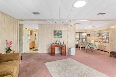 Price Just Dropped - Seller's Ready to Deal!   FINANCING on Ocala Palms Golf and Country Club in Florida - for sale on GolfHomes.com, golf home, golf lot