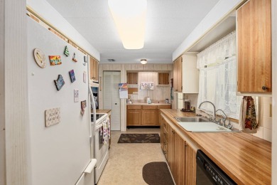 Price Just Dropped - Seller's Ready to Deal!   FINANCING on Ocala Palms Golf and Country Club in Florida - for sale on GolfHomes.com, golf home, golf lot