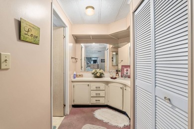 Price Just Dropped - Seller's Ready to Deal!   FINANCING on Ocala Palms Golf and Country Club in Florida - for sale on GolfHomes.com, golf home, golf lot