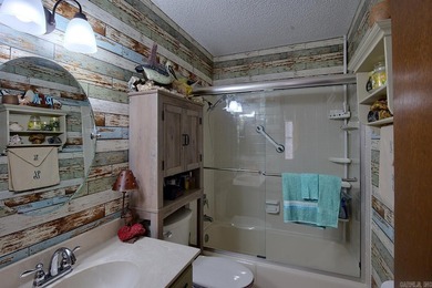 THE PERFECT DOWNSIZER!!  This cozy home is move-in ready with on Cortez Golf Course in Arkansas - for sale on GolfHomes.com, golf home, golf lot