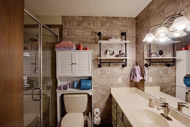 THE PERFECT DOWNSIZER!!  This cozy home is move-in ready with on Cortez Golf Course in Arkansas - for sale on GolfHomes.com, golf home, golf lot