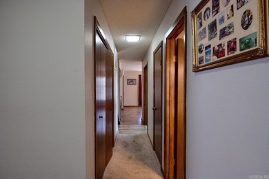 THE PERFECT DOWNSIZER!!  This cozy home is move-in ready with on Cortez Golf Course in Arkansas - for sale on GolfHomes.com, golf home, golf lot