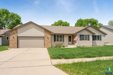 Spacious and solid ranch home that offers it all. You will be on Prairie Green Golf Course in South Dakota - for sale on GolfHomes.com, golf home, golf lot