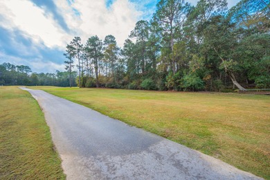 Welcome to the highly desirable Foxwood Golf neighborhood! This on Foxwood Country Club in Florida - for sale on GolfHomes.com, golf home, golf lot