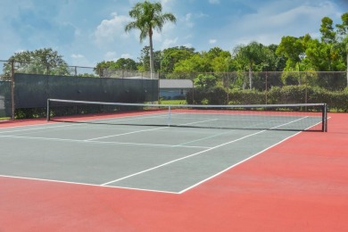 This spacious 3-bedroom, 2-bathroom home with a 2-car garage is on Heritage Ridge Golf Club in Florida - for sale on GolfHomes.com, golf home, golf lot