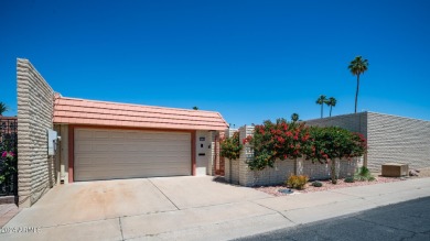 Welcome to this charming 2 bed, 2 bath townhome in Sun City on Sun City Lakes West and East in Arizona - for sale on GolfHomes.com, golf home, golf lot