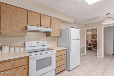 PRICED TO SELL! BEAUTIFUL 1 BEDROOM 1 BATH CONDO IN SUN CITY! on Sun City Country Club in Arizona - for sale on GolfHomes.com, golf home, golf lot
