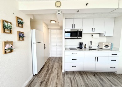 Stunning high floor one bedroom condo at Waikiki Hawaiian on Ala Wai Golf Course in Hawaii - for sale on GolfHomes.com, golf home, golf lot