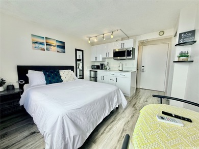 Stunning high floor one bedroom condo at Waikiki Hawaiian on Ala Wai Golf Course in Hawaii - for sale on GolfHomes.com, golf home, golf lot