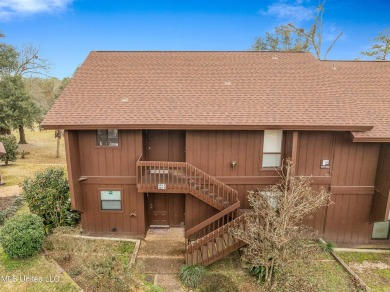 BEAUTIFULLY UPDATED TOP FLOOR GOLF COURSE UNIT WITH 2 BEDROOMS on Diamondhead Country Club in Mississippi - for sale on GolfHomes.com, golf home, golf lot