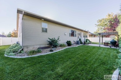 Step inside this stunning home by Sage Lakes Golf Course to a on Sage Lakes Municipal Golf Course in Idaho - for sale on GolfHomes.com, golf home, golf lot