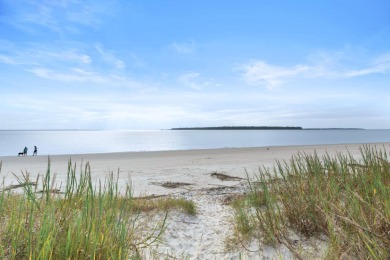 Seller offering to INCLUDE a Seabrook Island Club membership on The Seabrook Island Club in South Carolina - for sale on GolfHomes.com, golf home, golf lot