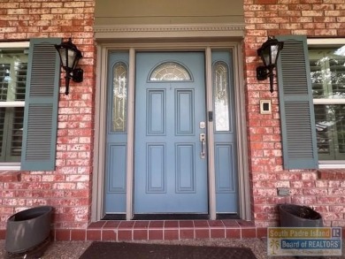STUNNING 5 bedroom, 4.5 bath open concept with a kitchen that on Harlingen Country Club in Texas - for sale on GolfHomes.com, golf home, golf lot