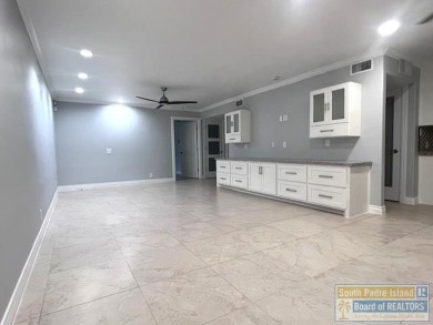 STUNNING 5 bedroom, 4.5 bath open concept with a kitchen that on Harlingen Country Club in Texas - for sale on GolfHomes.com, golf home, golf lot
